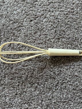 Vintage Pyrex Accessories Cream Plastic Whisk